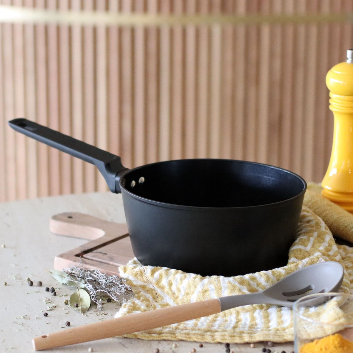 Casserole en aluminium, FIRST noir, MENASTYL