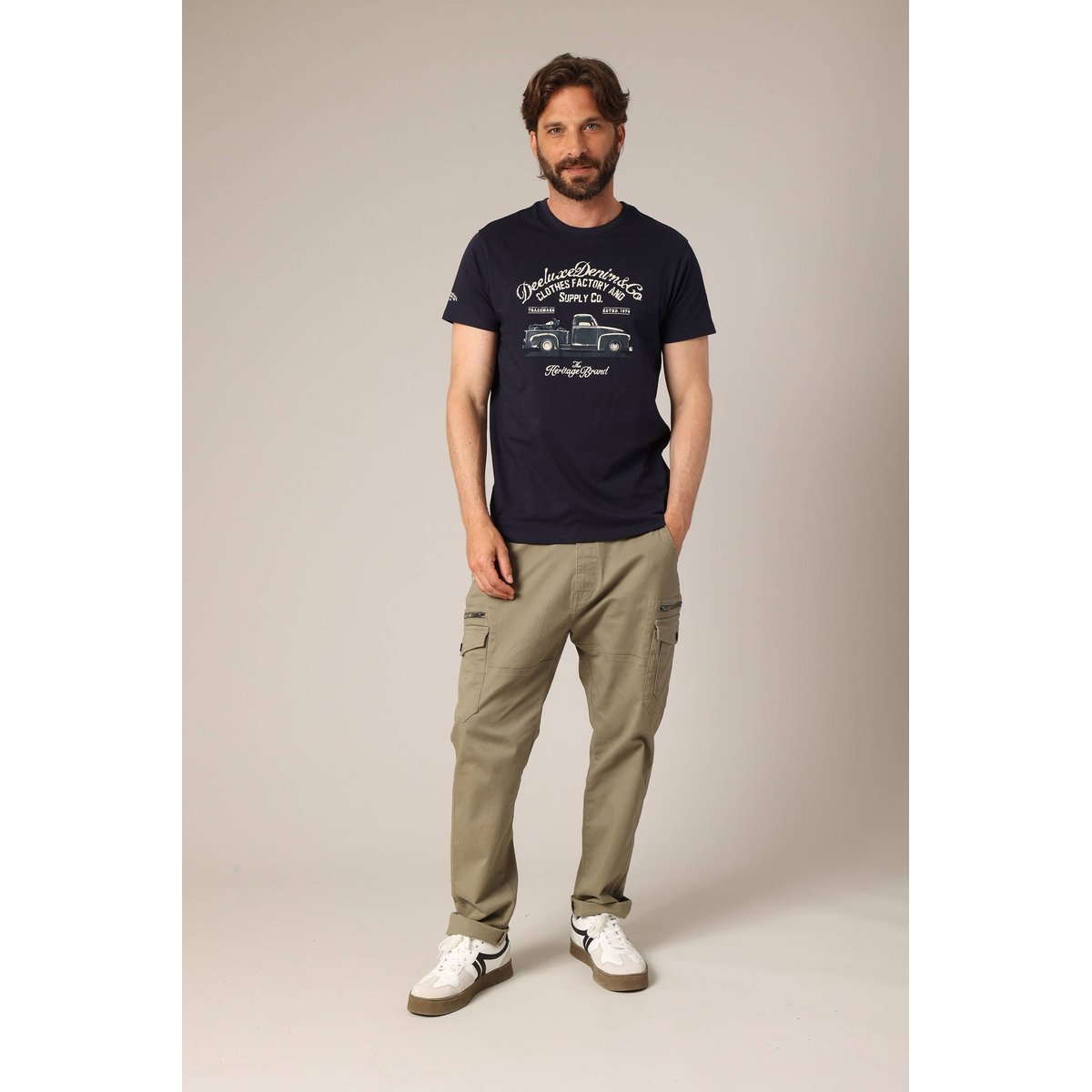 T-shirt imprimé camion rétro, coupe droite et 100% coton. TRUCK night blue, DEELUXE