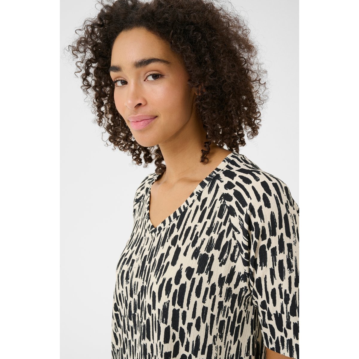 Knitted tunic blanc turtledove/noir paint print, KAFFE