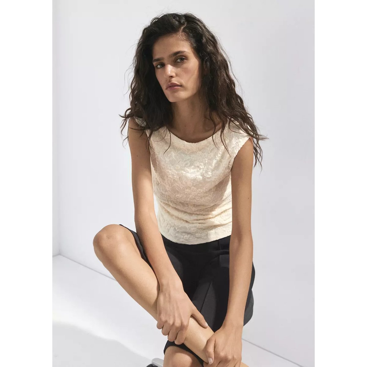 T-shirt dentelle à col bateau blanc cassé, MANGO