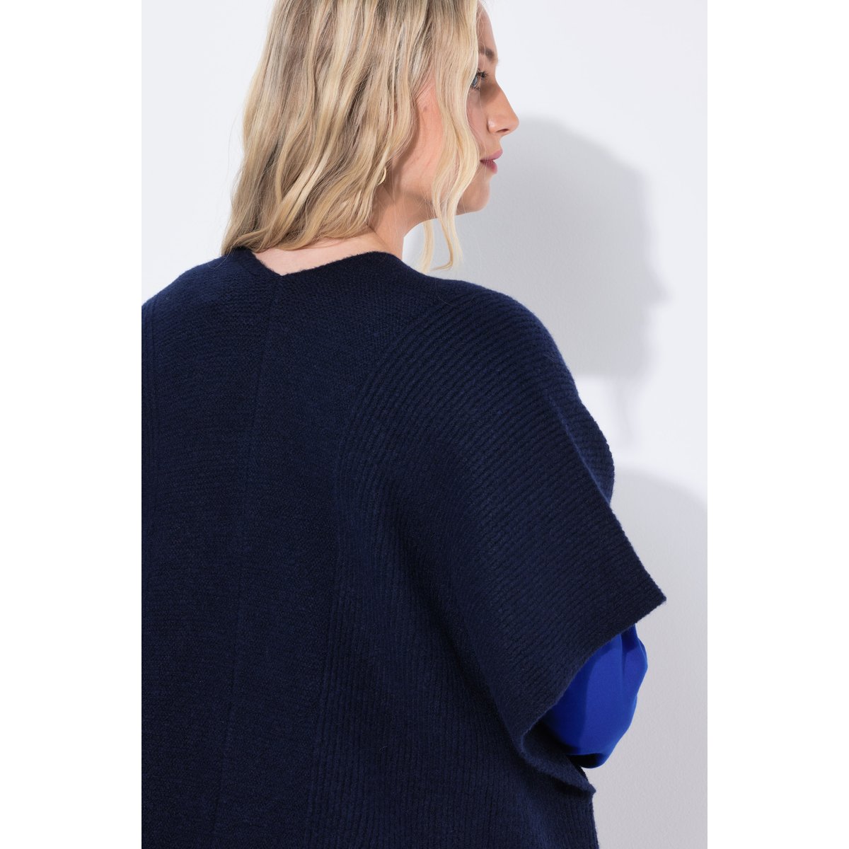 Cardigan oversize. Manches longues et coupe marine, ULLA POPKEN