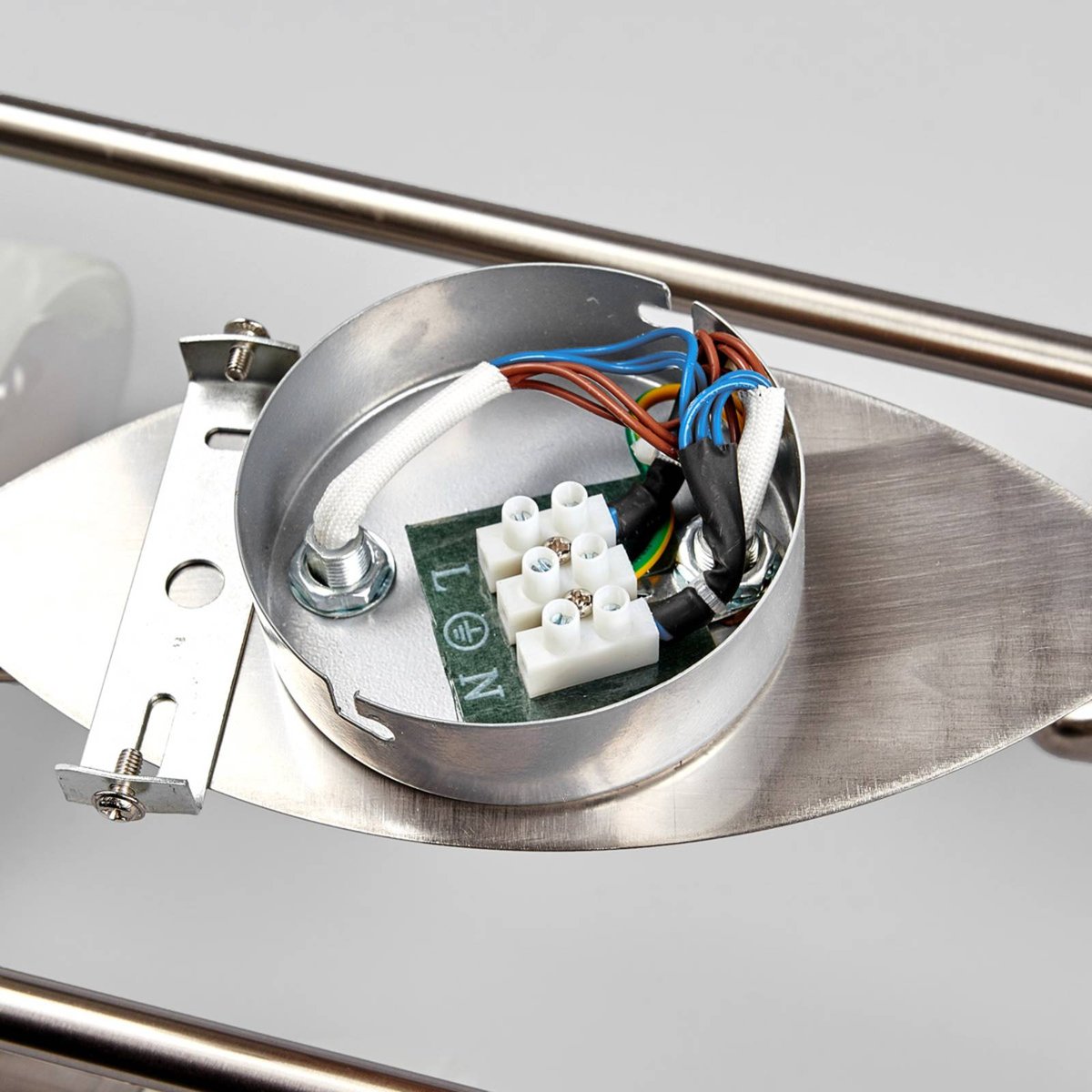 Plafonnier en métal traditionnel, Marena nickel satiné, bois, blanc satiné, LINDBY