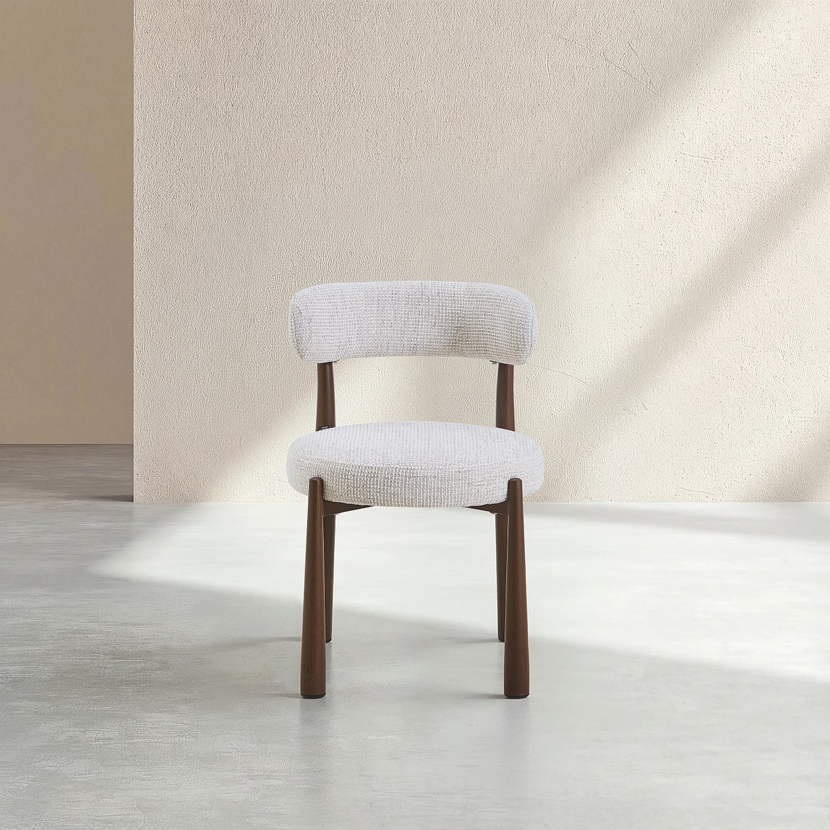 Lot de 2 chaises en tissu et métal finition noyer BRYNE blanc cassé, HABITAT