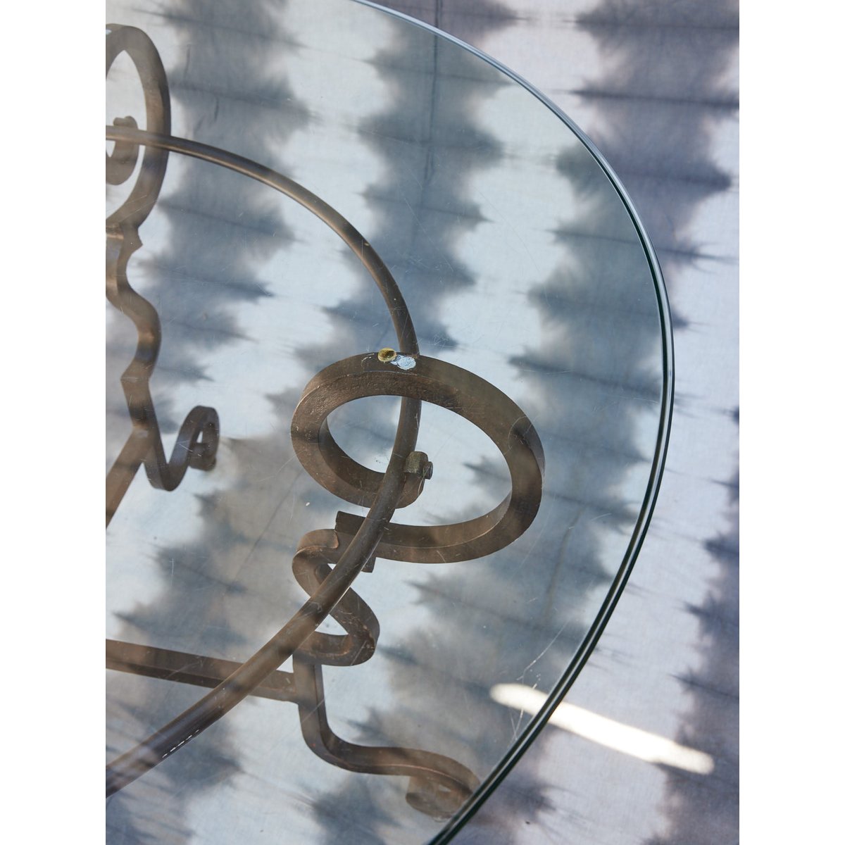 Table à manger ronde en verre biseauté Karla N°1202 - Bon état gris, DEBONGOUT
