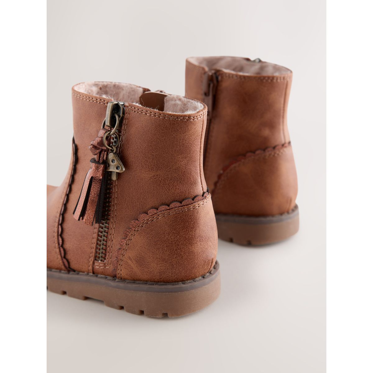 Bottines chelsea zippées à glands marron fauve, NEXT