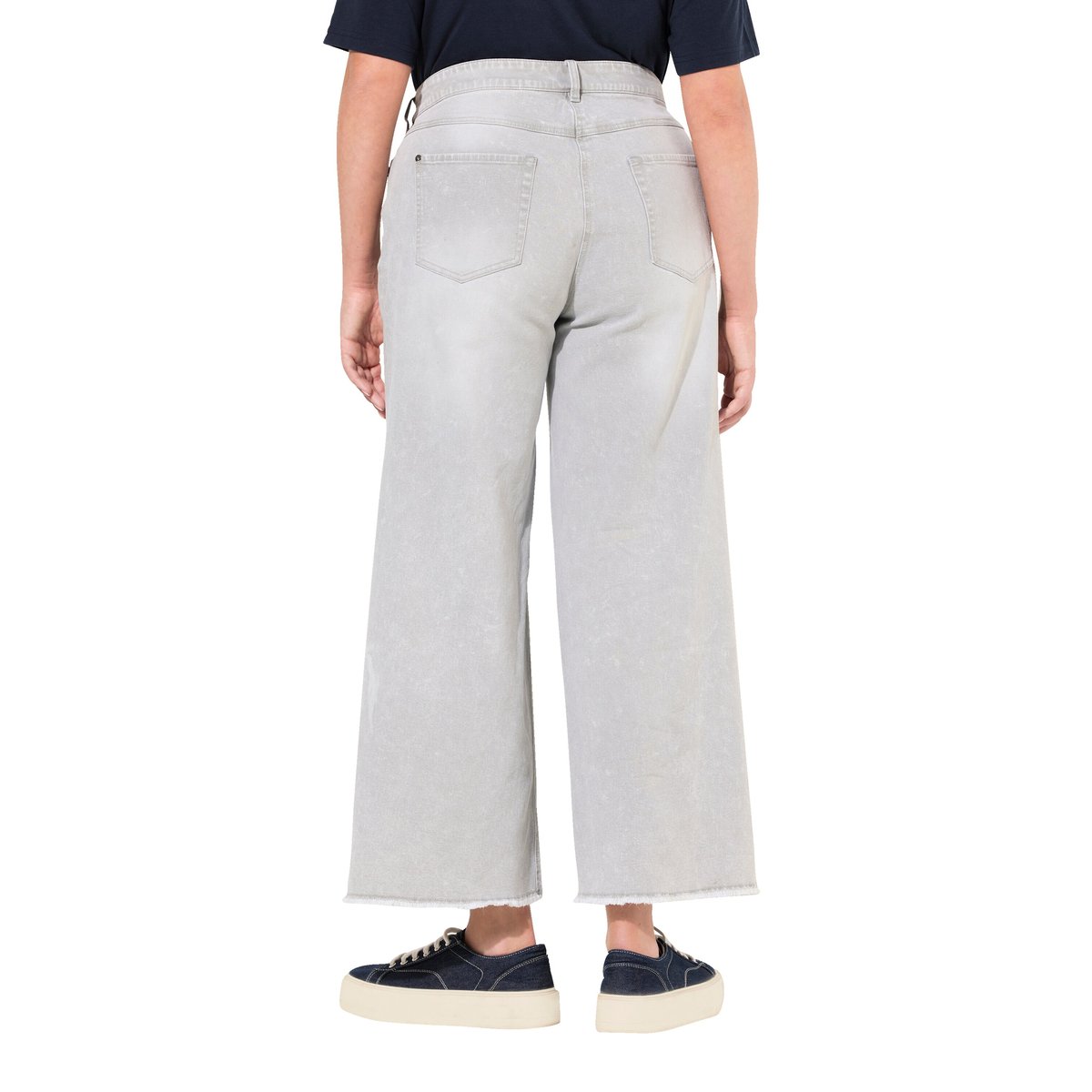 Jean Mary stretch. Jambe large et ourlet jean gris clair, ULLA POPKEN