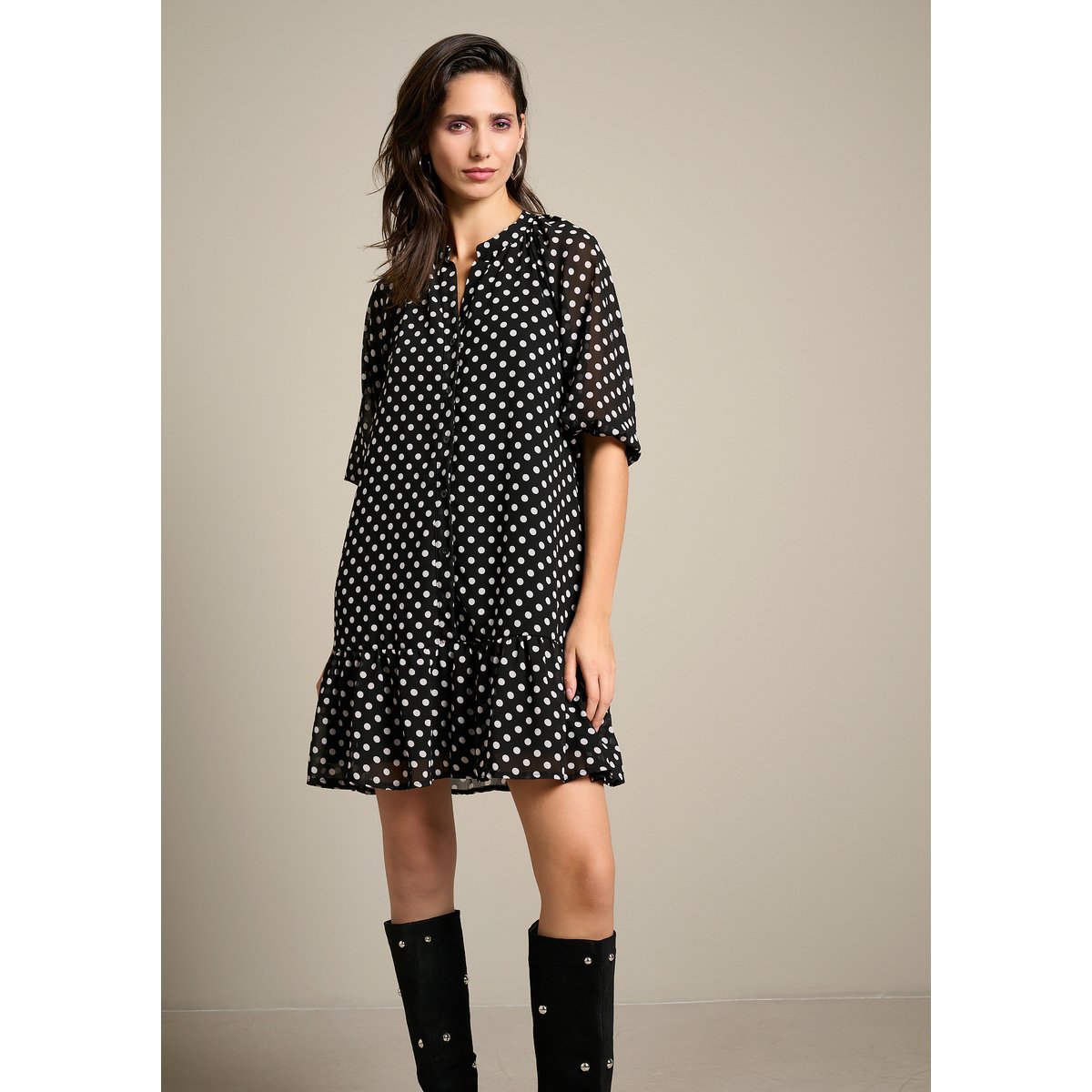 Robe courte à pois noir, LOLALIZA