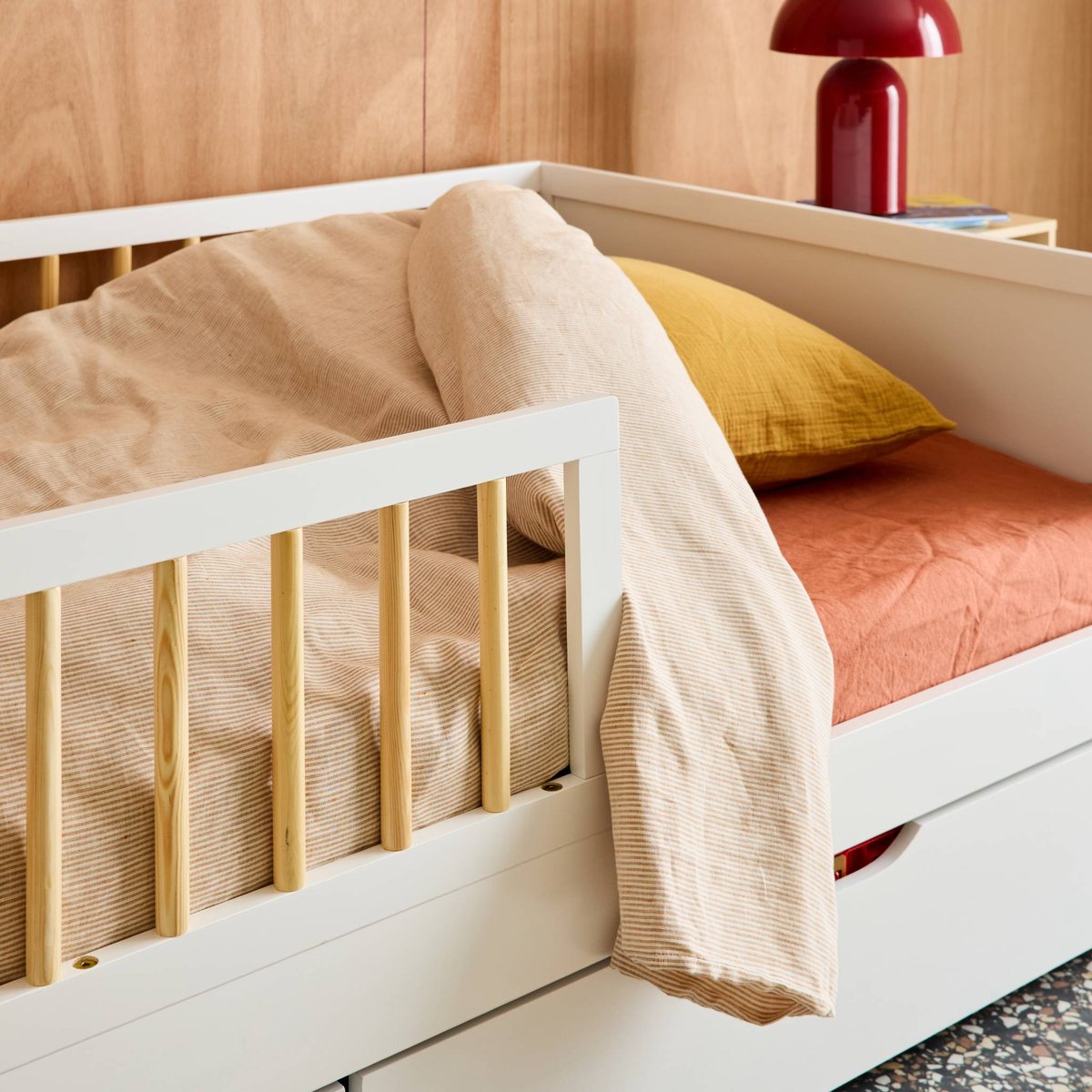 Lit enfant 90 x 190 cm pin naturel sommier à lattes inclus ELIO blanc, SWEEEK
