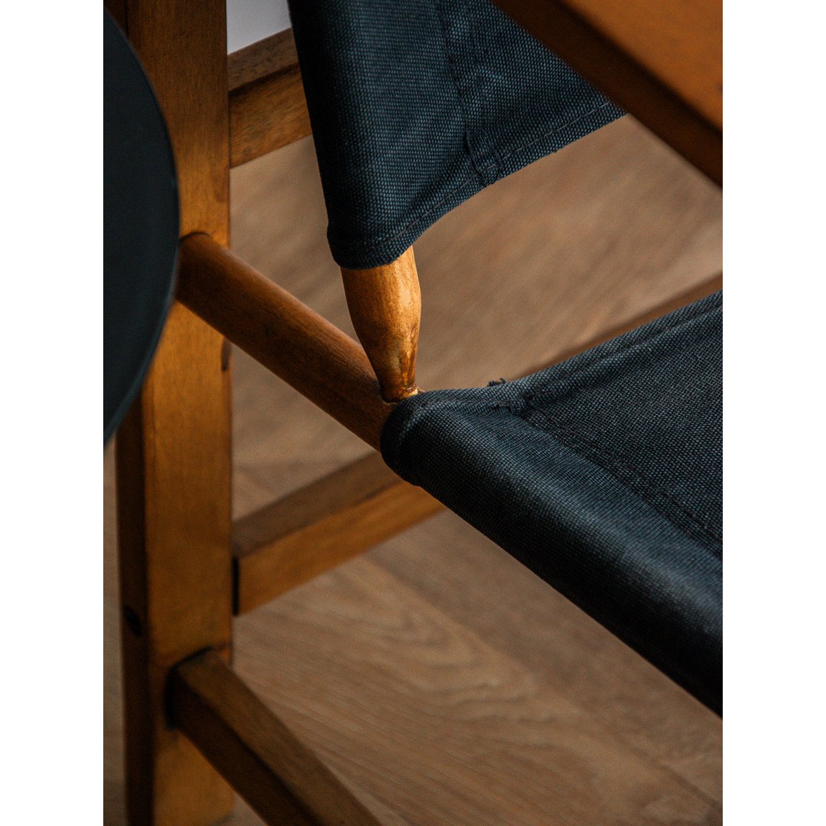 Fauteuil en tissu et bois Jakob N°517 - Bon état noir, DEBONGOUT