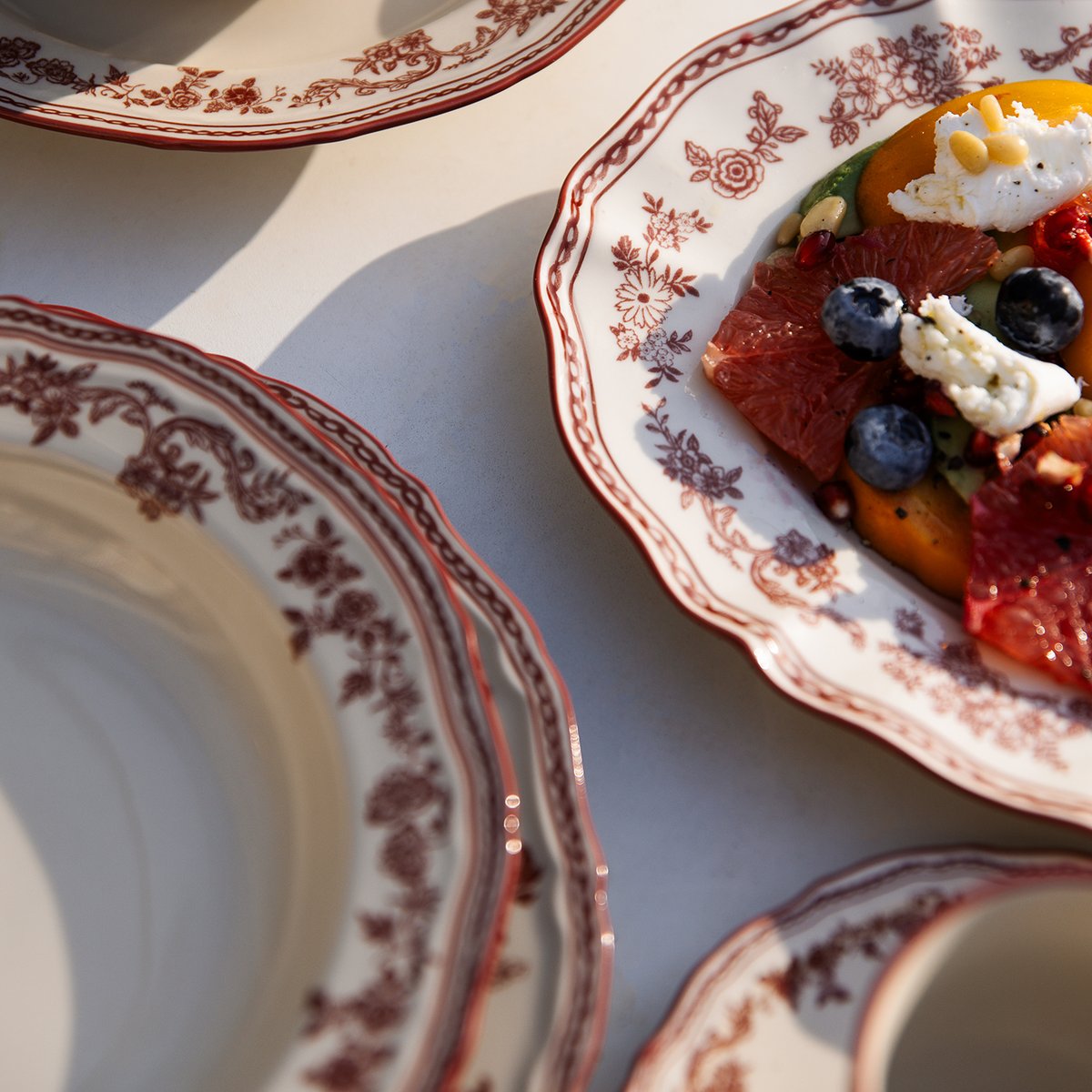 Lot de 4 assiettes CYRIL rouge, SP COLLECTION