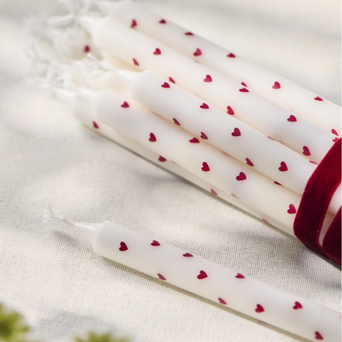Bougie longue fine coeurs Nordic Swan rouge, IB LAURSEN