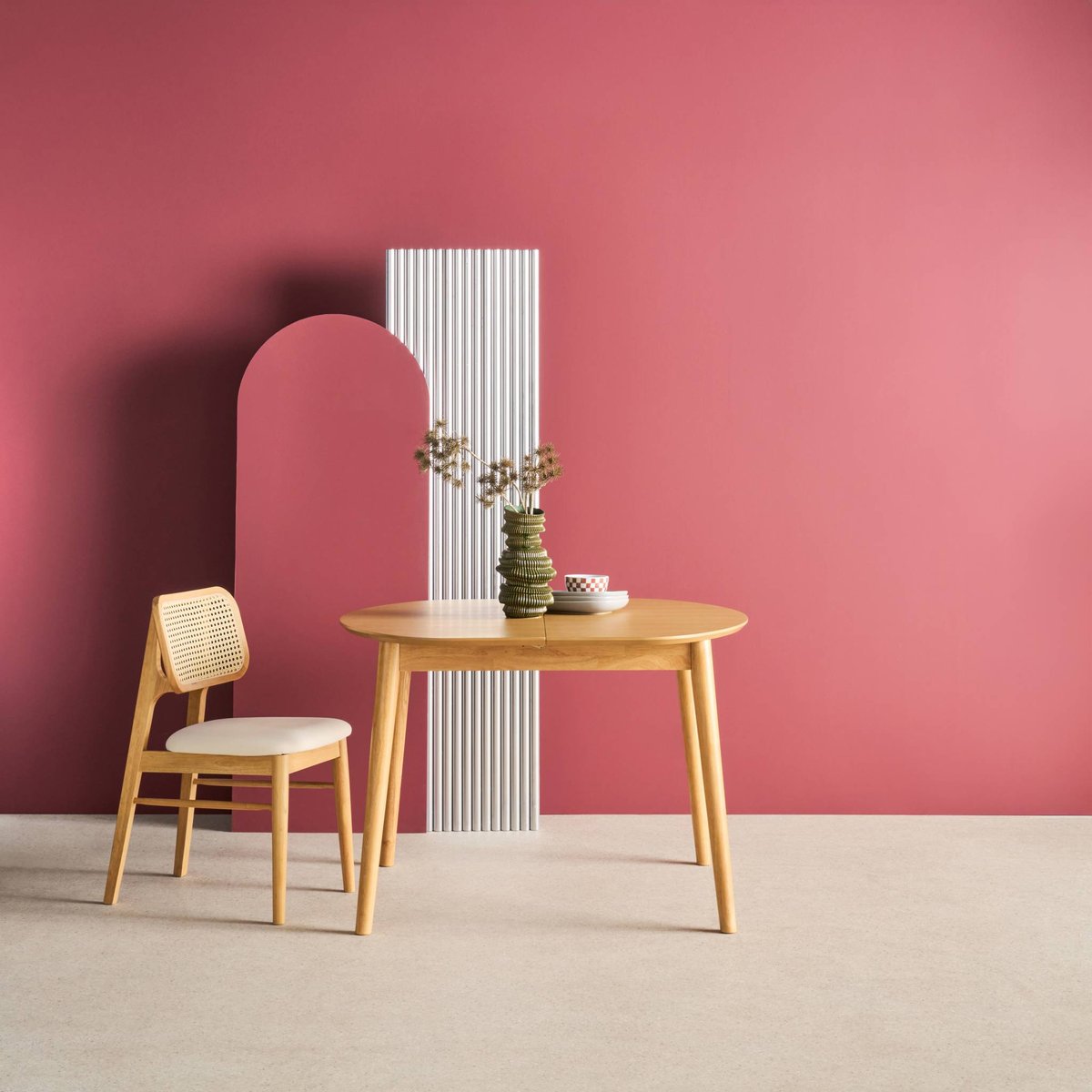 Table à manger ovale extensible bois d'hévéa et placage chêne 4-6 places LISA noir, SWEEEK