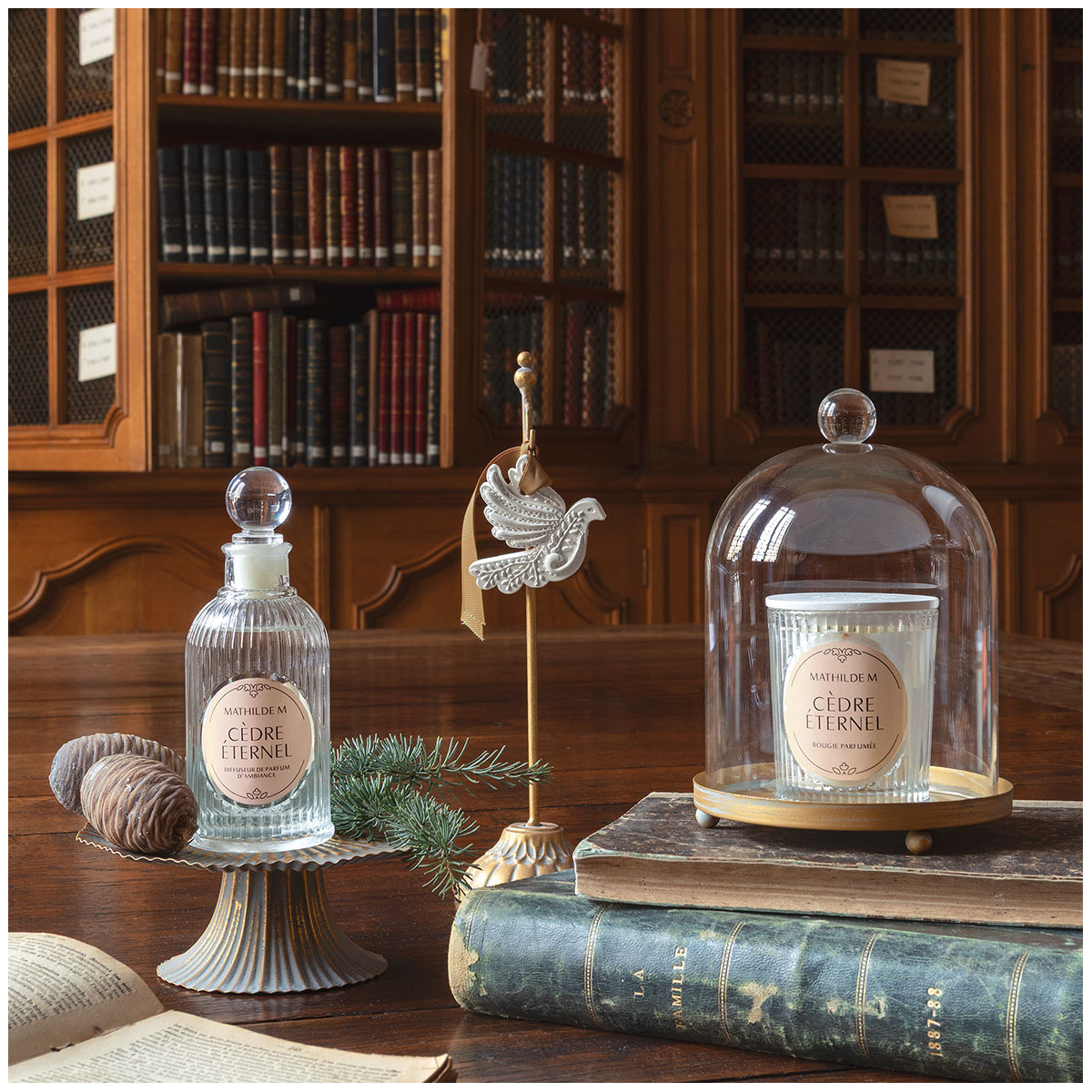 Bougie parfumée 145 g CÈDRE ÉTERNEL transparent, MATHILDE M
