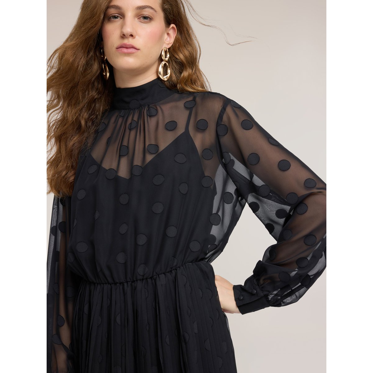 Robe évasée à pois noir, MOTIVI