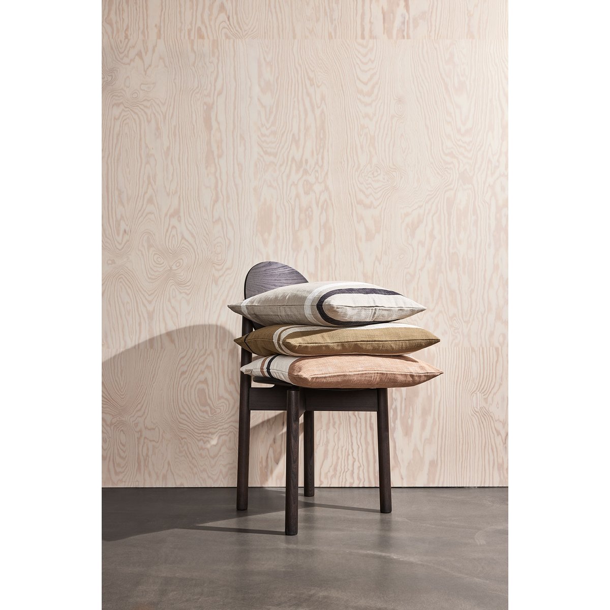 Coussin long en coton à rayures marron, OYOY LIVING DESIGN