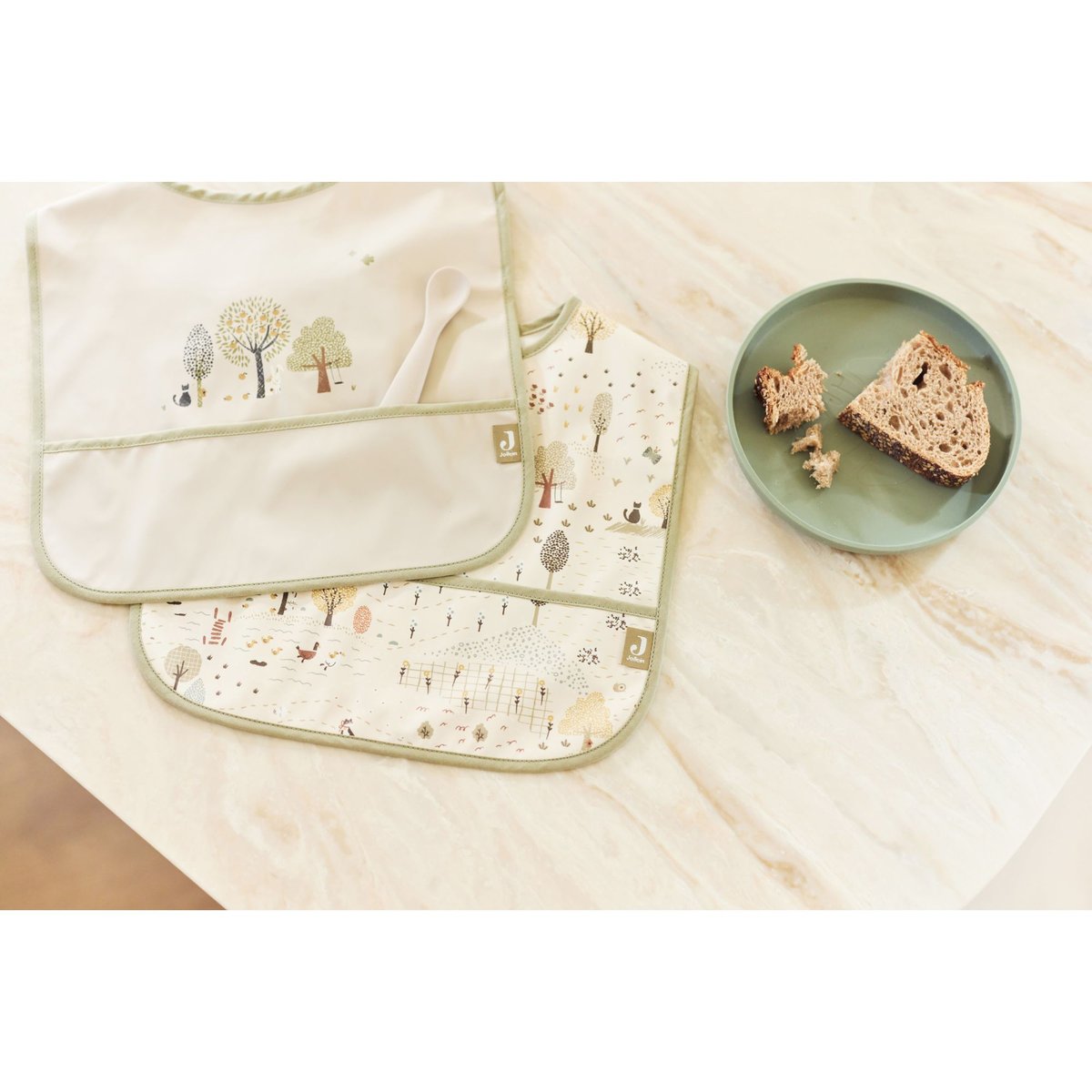 Lot de 2 bavoirs imperméables Tiny Park blanc, vert, JOLLEIN