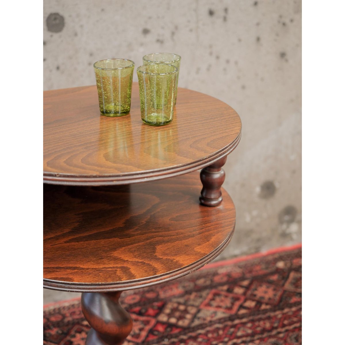 Guéridon aux deux tablettes Alfred N°220 - Bon état bois foncé, DEBONGOUT