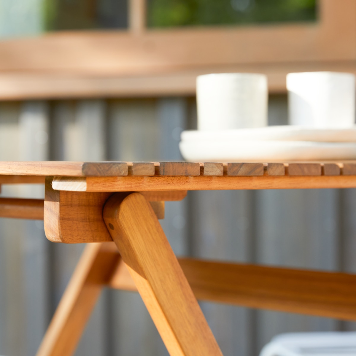 Ensemble table et chaises de jardin en Acacia massif, BISTRO marron, TIKAMOON