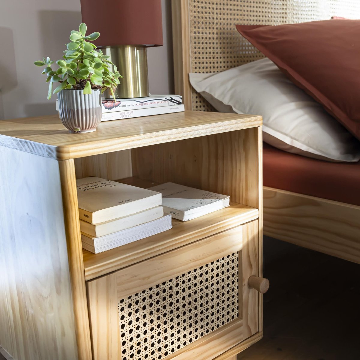 Lit en pin massif avec tête de lit et 2 chevets cannage - ANNA bois naturel, TERRE DE NUIT