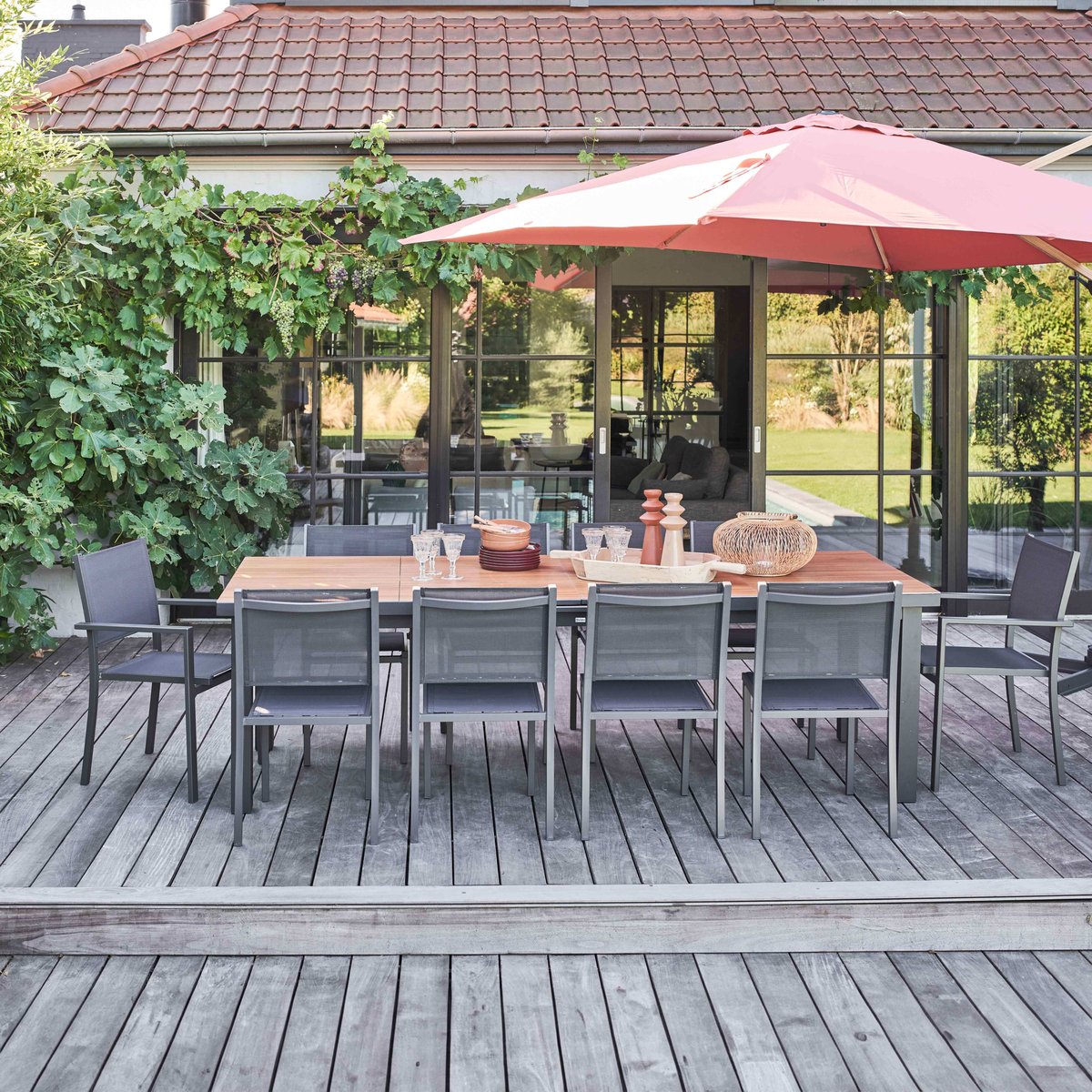 Salon de jardin table extensible avec 8 chaises et 2 fauteuils, MELBOURNE bois, OVIALA