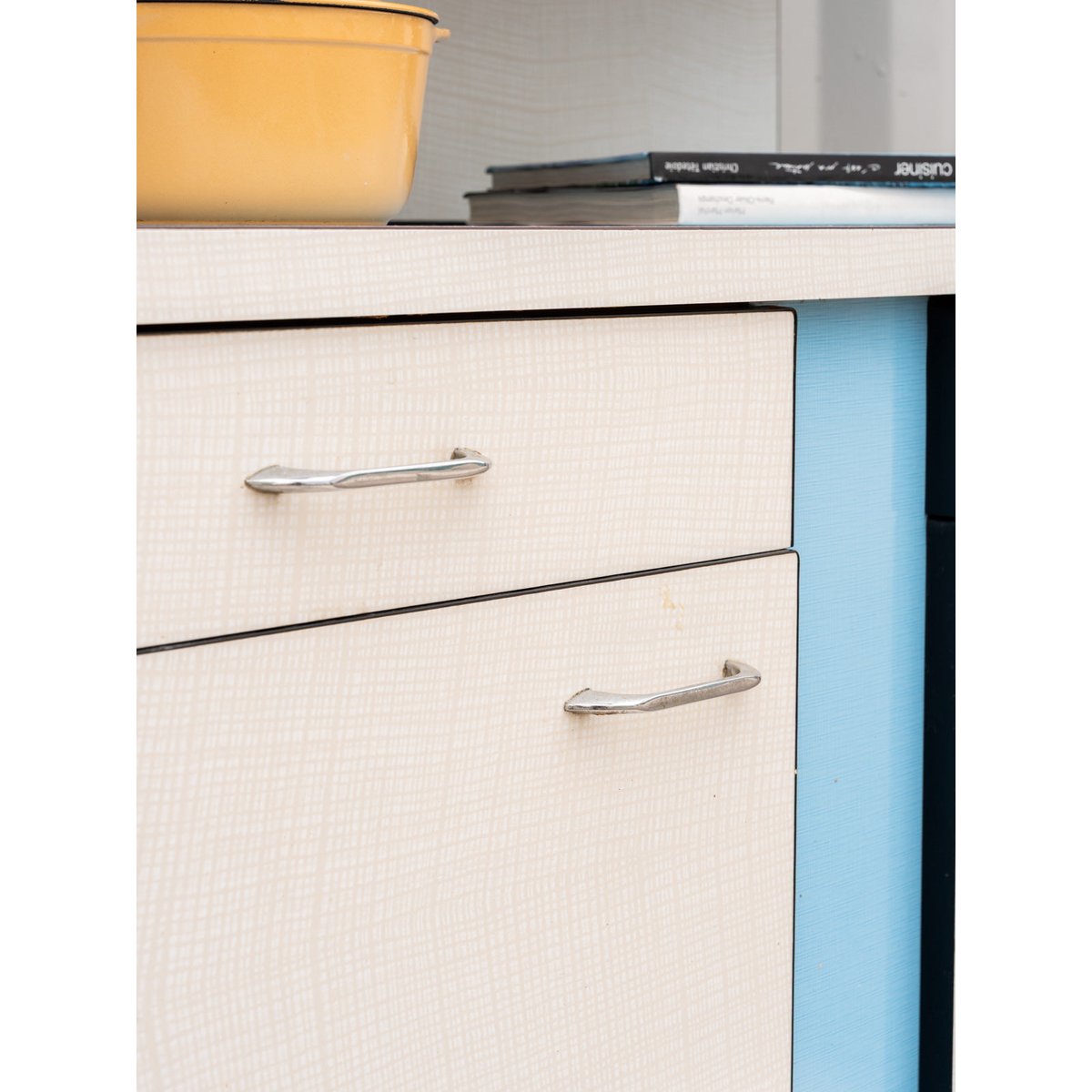 Buffet deux corps en formica Gilbert N°1693 - Bon état blanc, DEBONGOUT