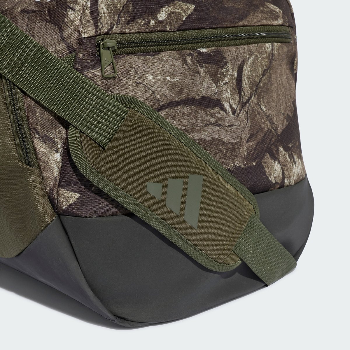 Sac Duffle Graphique Training Defender Format Moyen Sac Duffle Graphique Training Defender Format Moyen night cargo / silver pebble, adidas Performance
