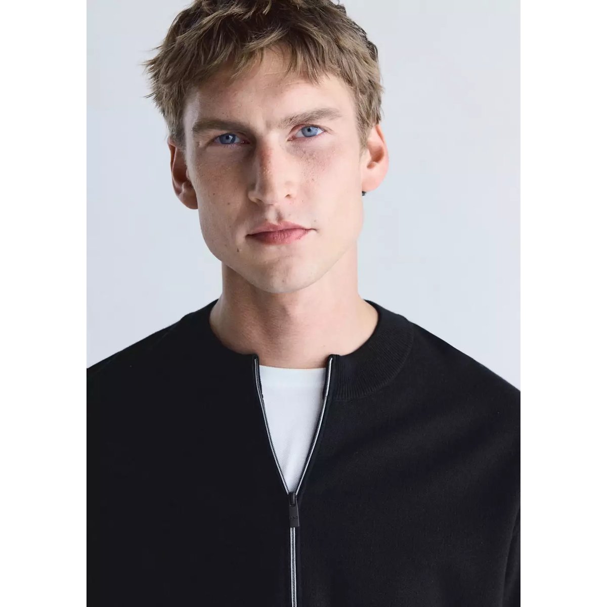 Cardigan confort en maille extensible noir, MANGO MAN