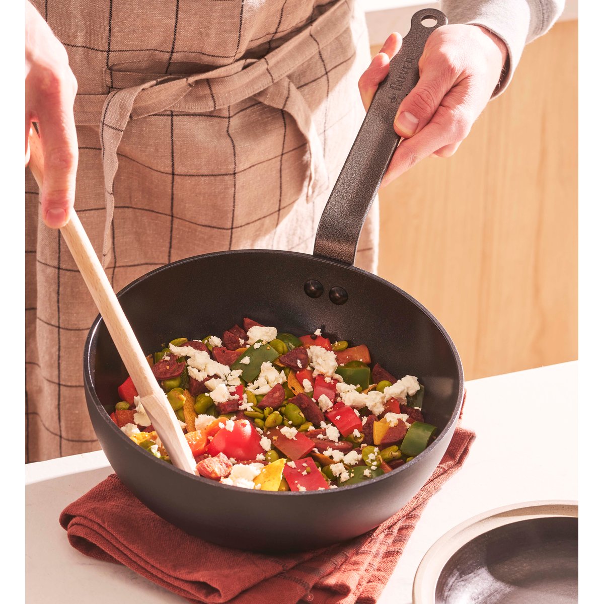 Sauteuse bombée - ø24 cm noir, DE BUYER