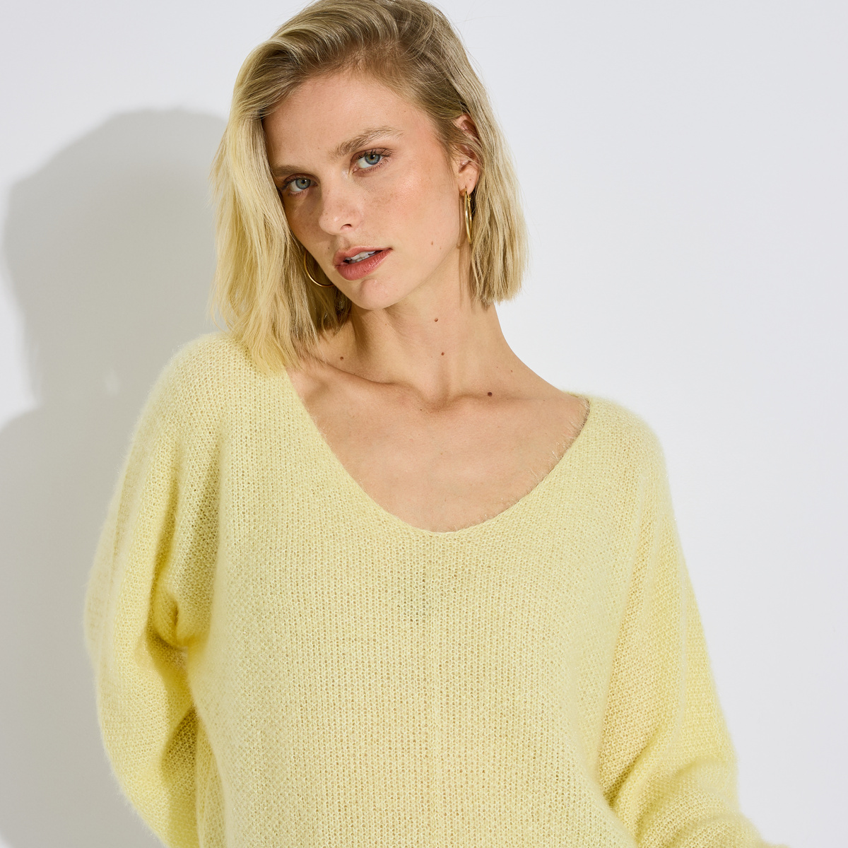 Pull Col V en maille jaune, GRAIN DE MALICE