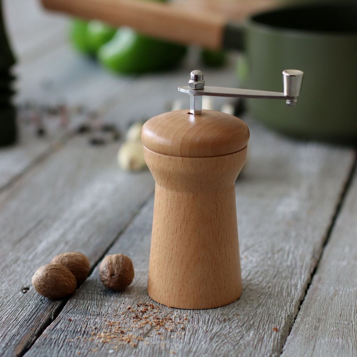 Moulin à noix de muscade à manivelle en bois de hêtre naturel, OGO LIVING