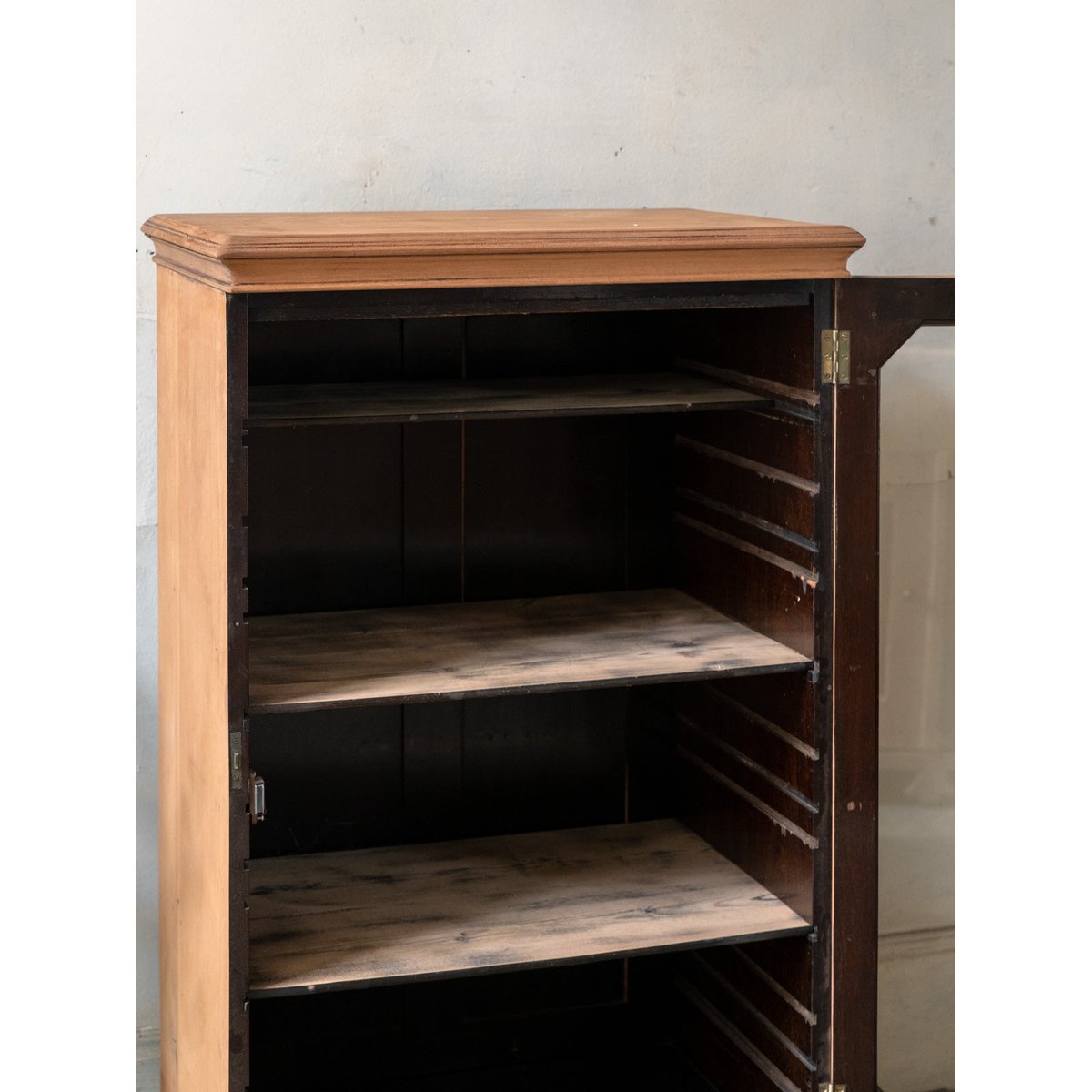 Vitrine en bois et verre Victoria N°1307 - Bon état bois foncé, DEBONGOUT