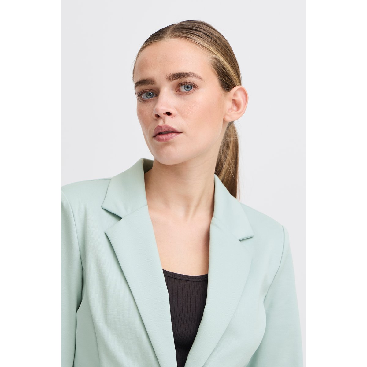 Blazer coupe droit, manches 3/4, poches passepoilées bleu ether, ICHI