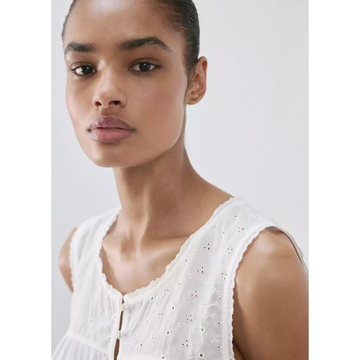 Chemise de nuit en coton à broderies ajourées blanc, MANGO