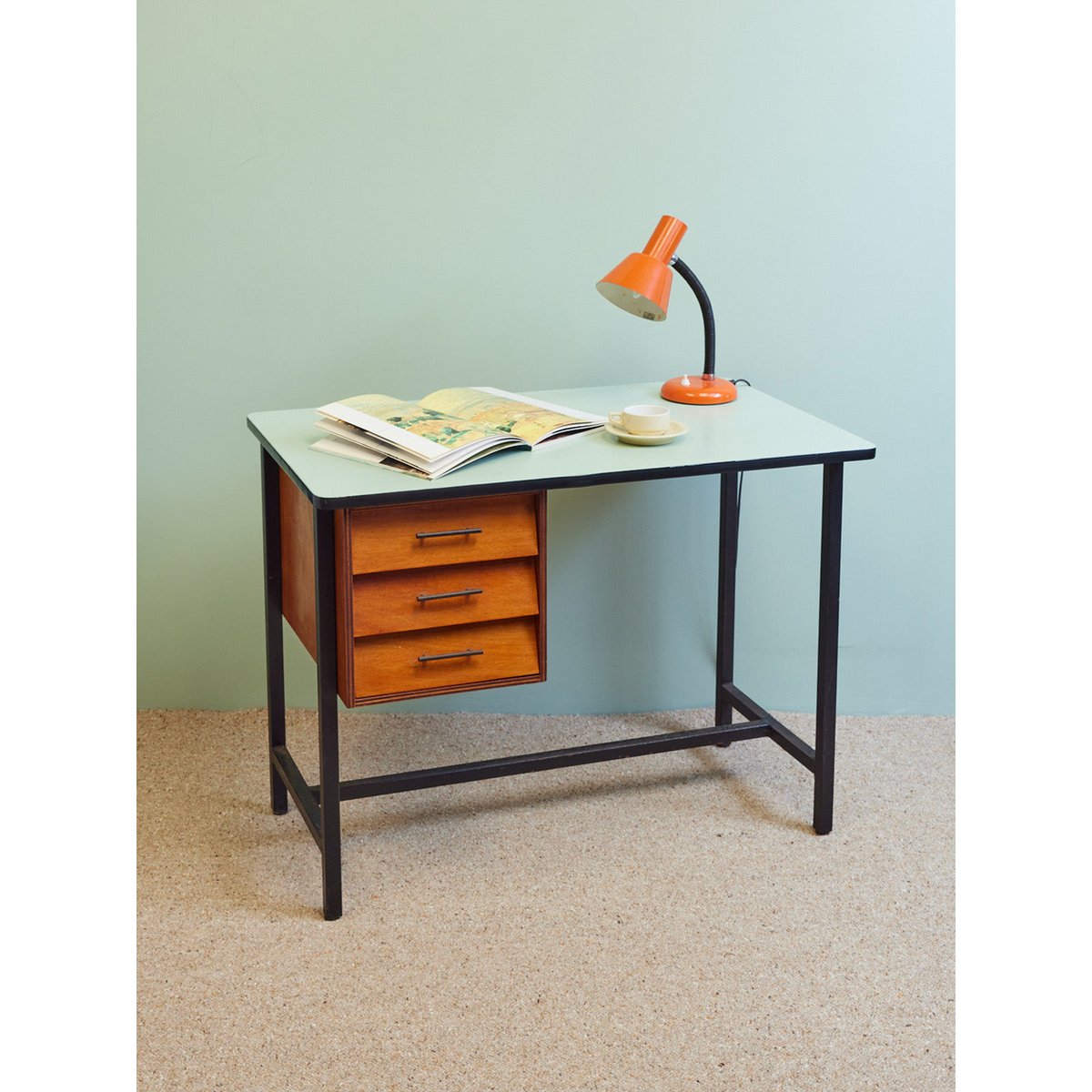 Bureau vintage en bois menthe à l'eau Yvan N°575 - Bon état noir, DEBONGOUT