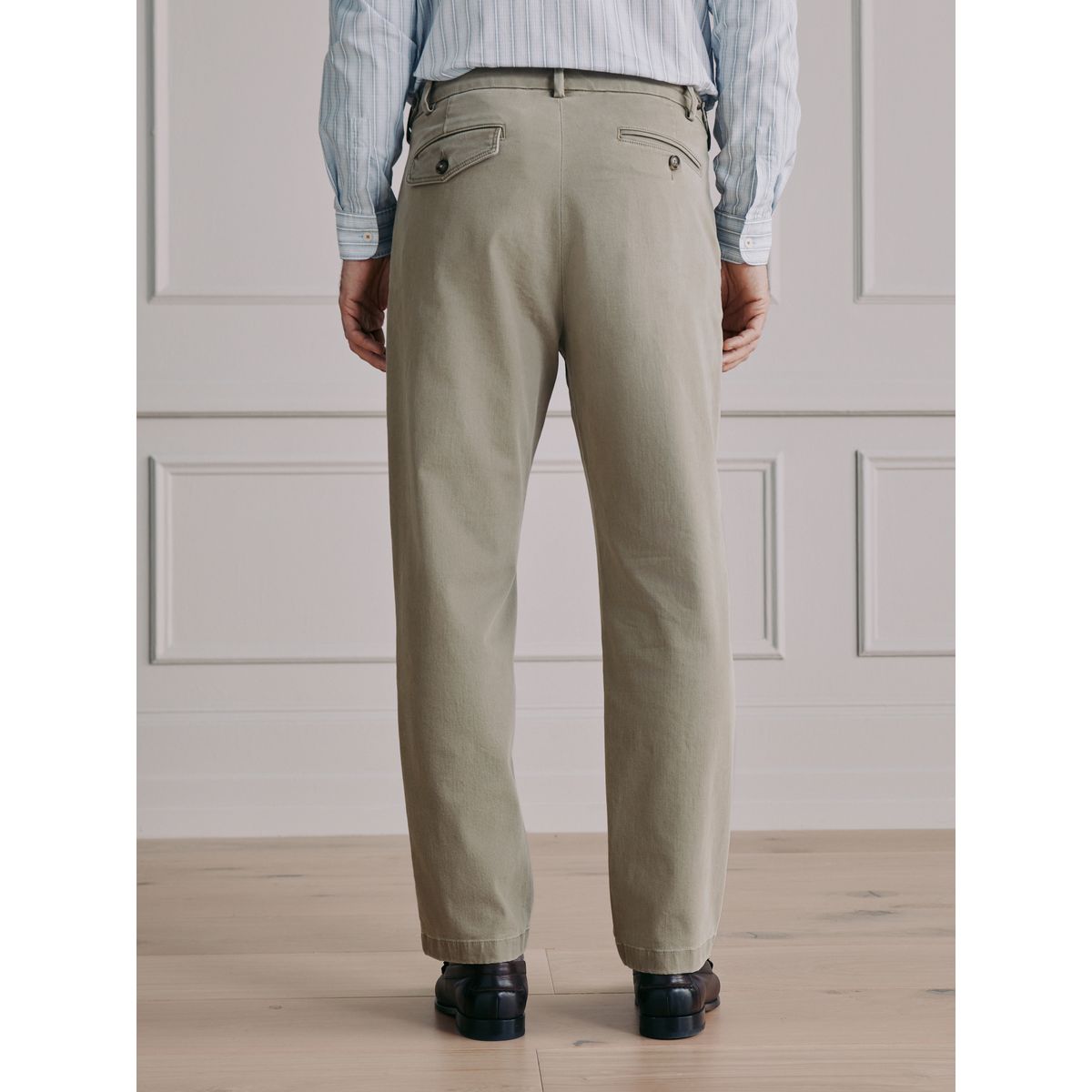 Pantalon chino doux luxueux grège, NEXT