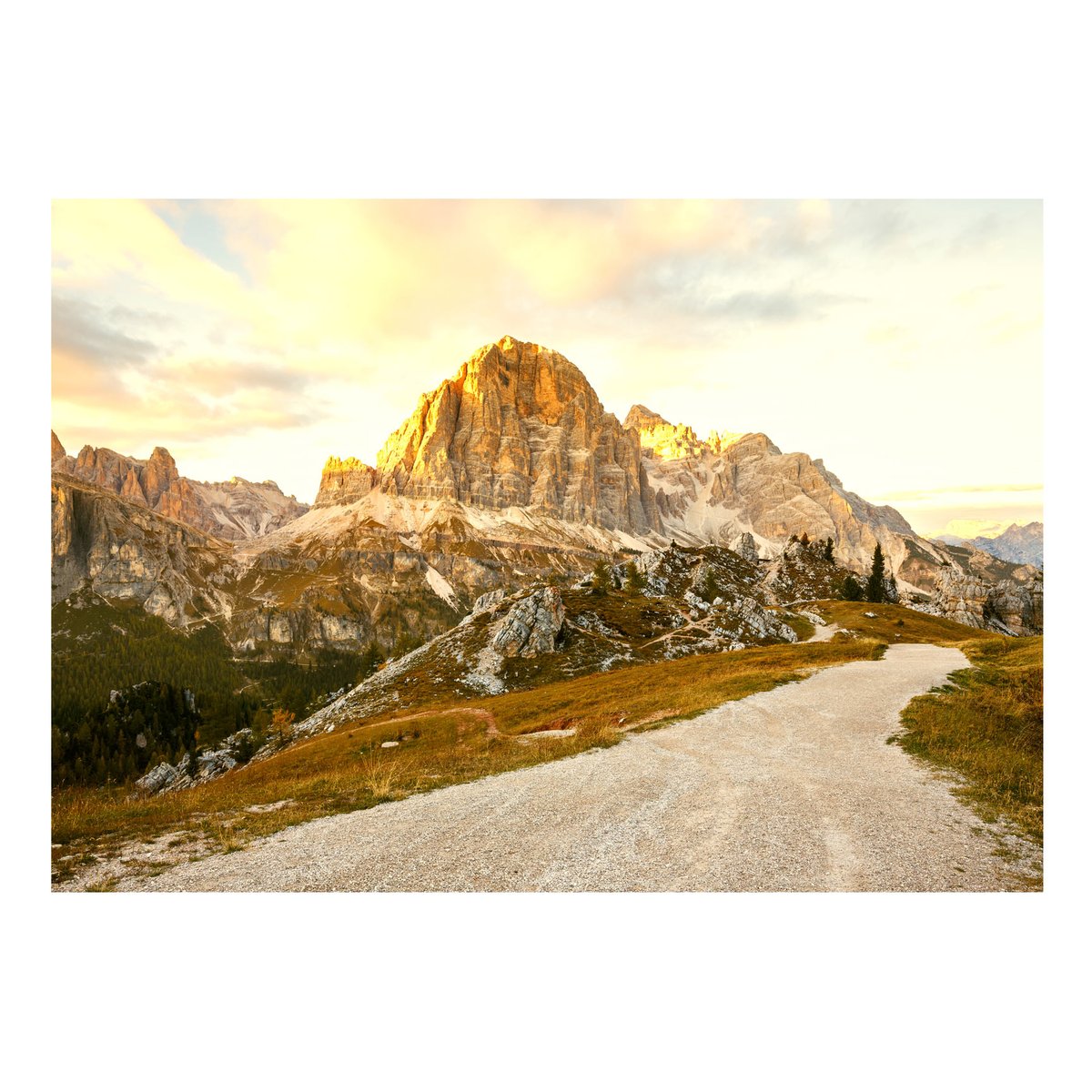 Papier peint intissé panoramique Paysage Beautiful Dolomites vert, EDEN