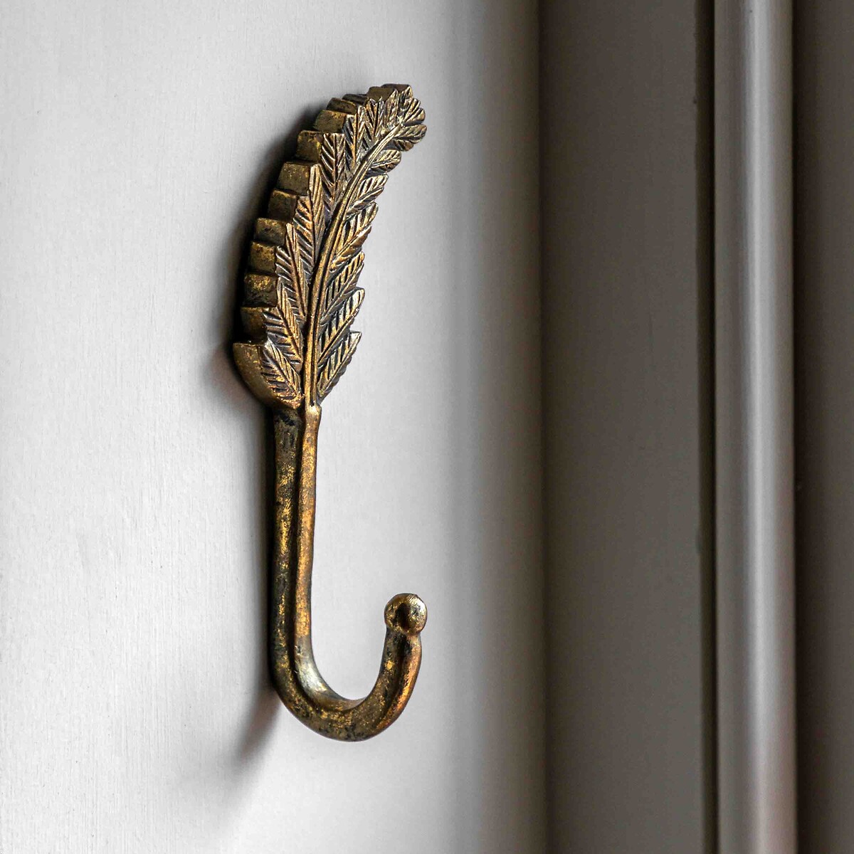 Rowan Leaf Decorative Hook in Gold Finish gold-coloured, ÉDITÉ