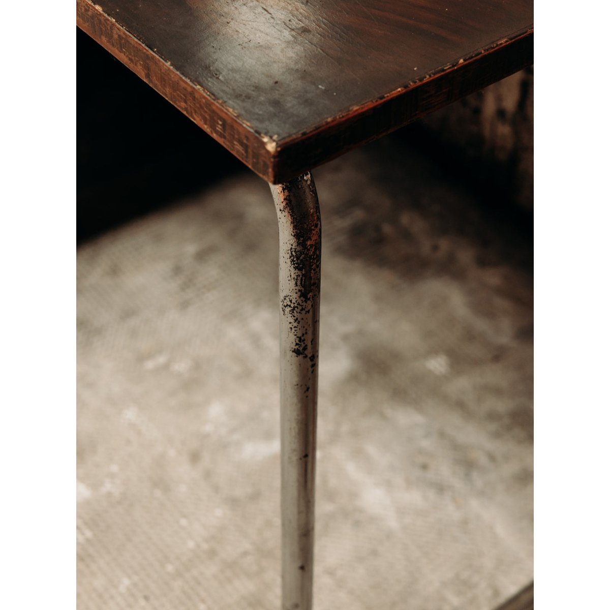 Bureau Bauhaus Yvan N°132 - Bon état bois, DEBONGOUT