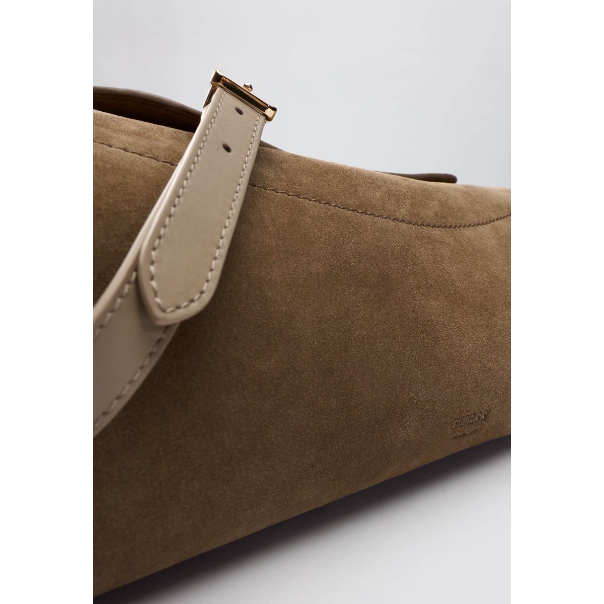 Sac Bandoulière En Daim Leonie crème, GUESS