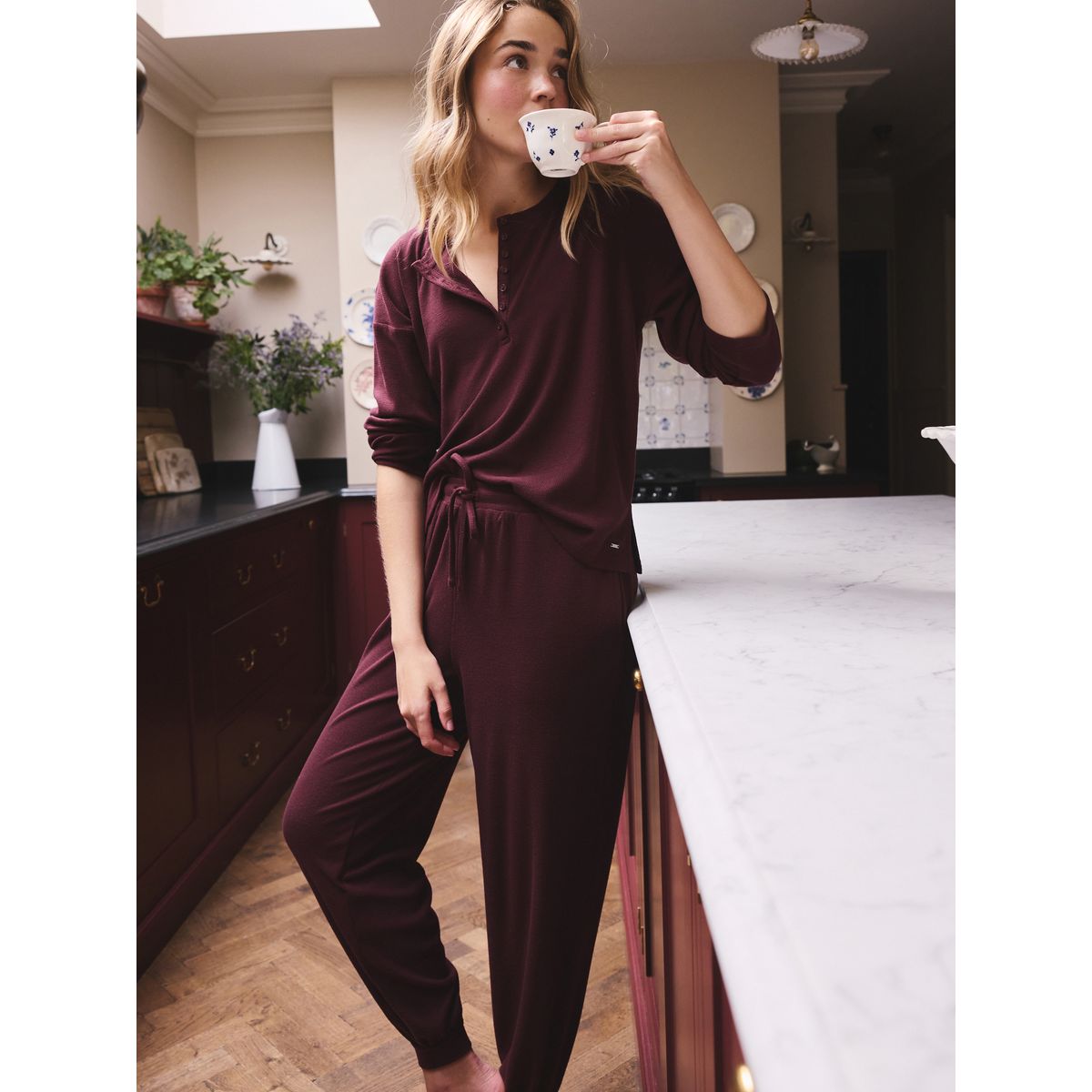 Pyjama confortable gaufré à col boutonné rouge bordeaux, NEXT
