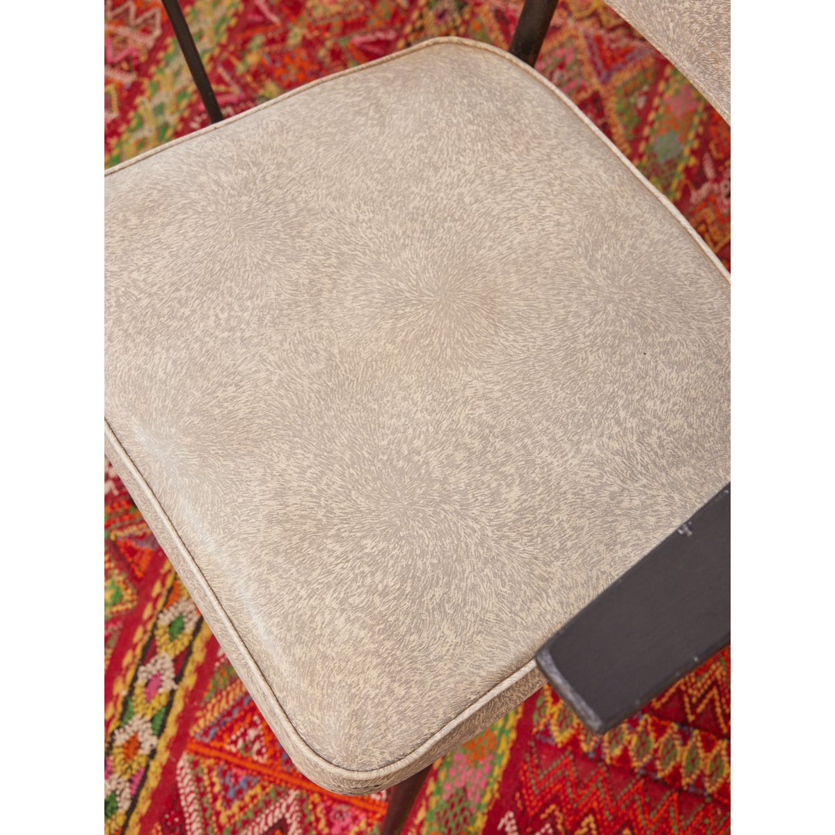Paire de fauteuils en skaï Jakob N°1303 - Bon état gris, DEBONGOUT