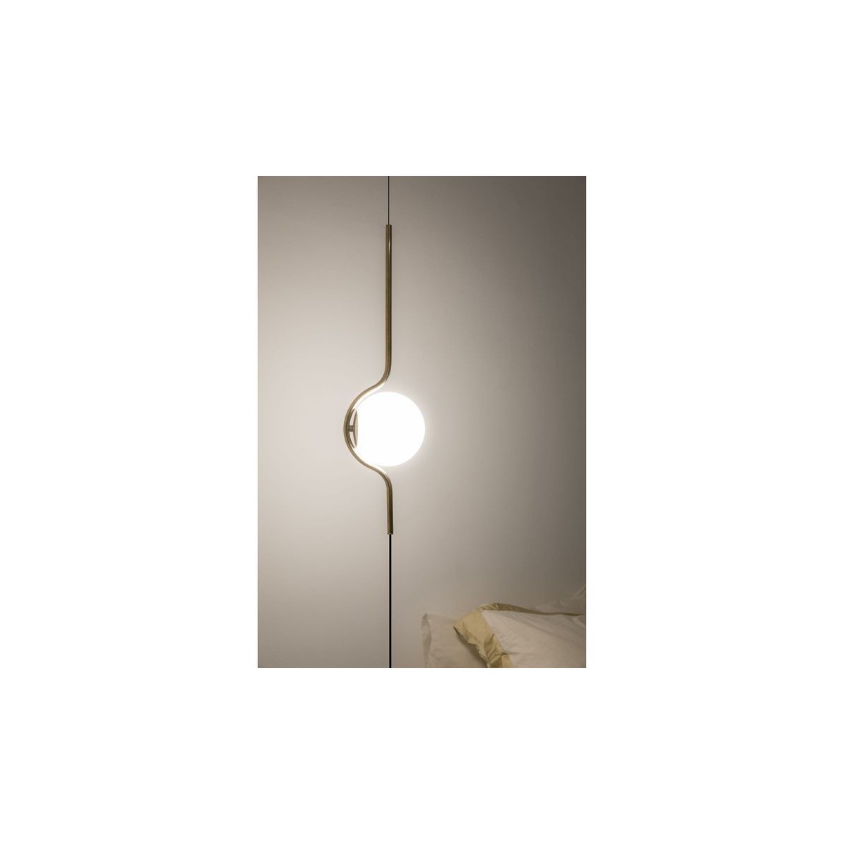Lampadaire LEVITA or dorée, FARO