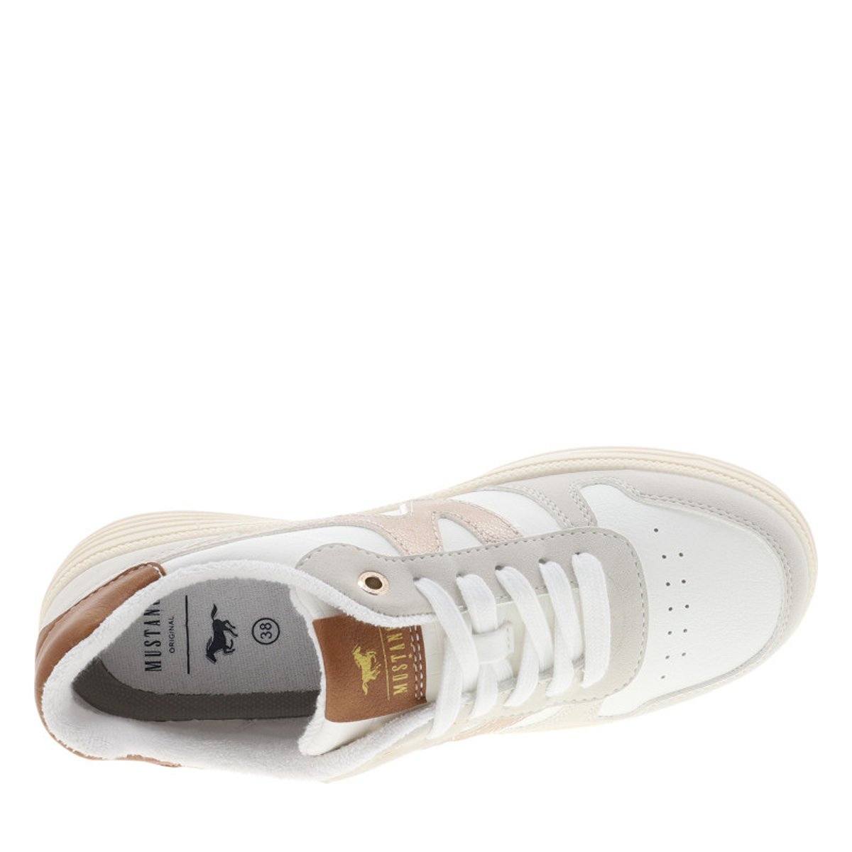 Tennis blanches à semelle plate avec un patch de la marque sur la languette blanc, MUSTANG
