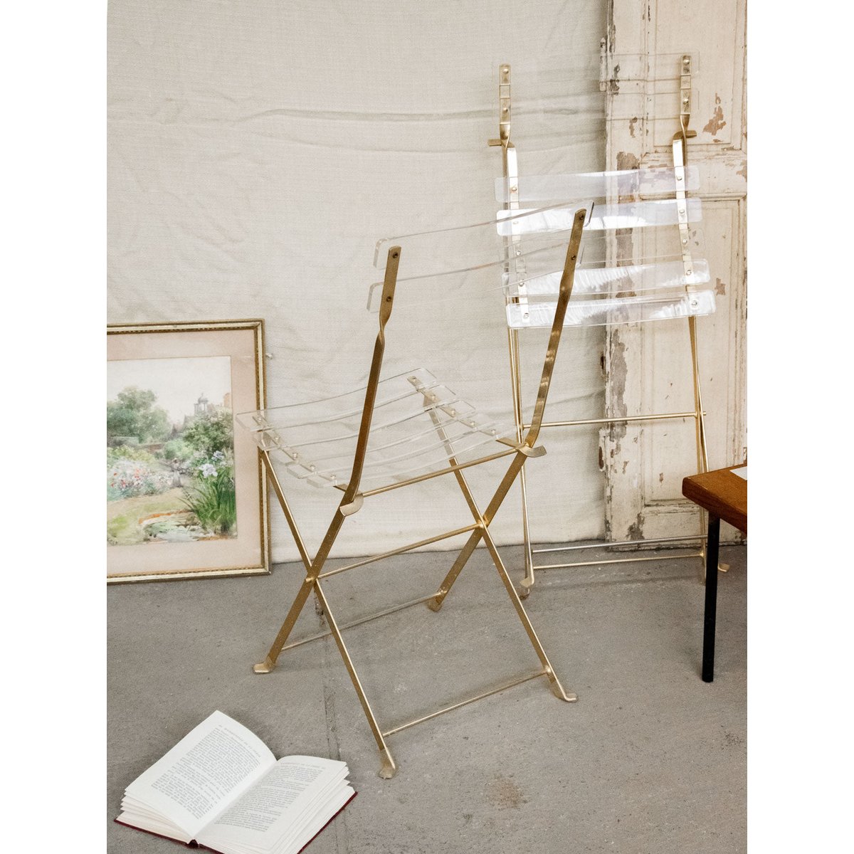 Paire de chaises en plexiglass Alma N°1102 - Bon état métal, DEBONGOUT