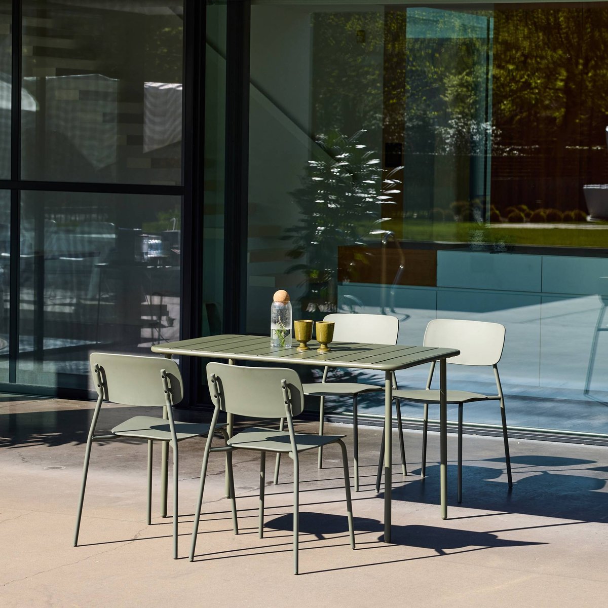 Table de jardin métal + 4 assises AMÉLIA + LIVA kaki, SWEEEK