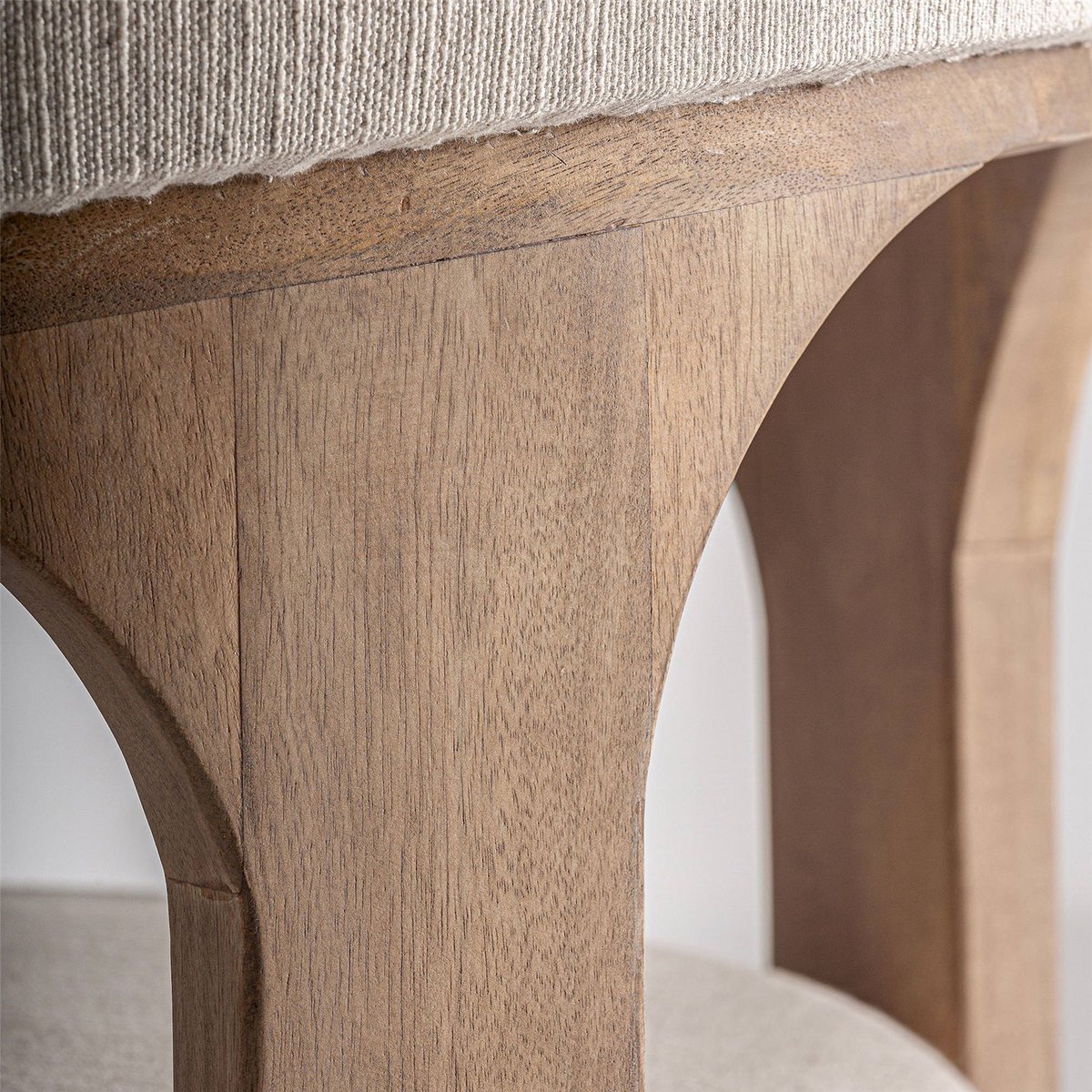 Fauteuil en bois de manguier finition mate marron bois naturel et blanc cassé, RECOLLECTION