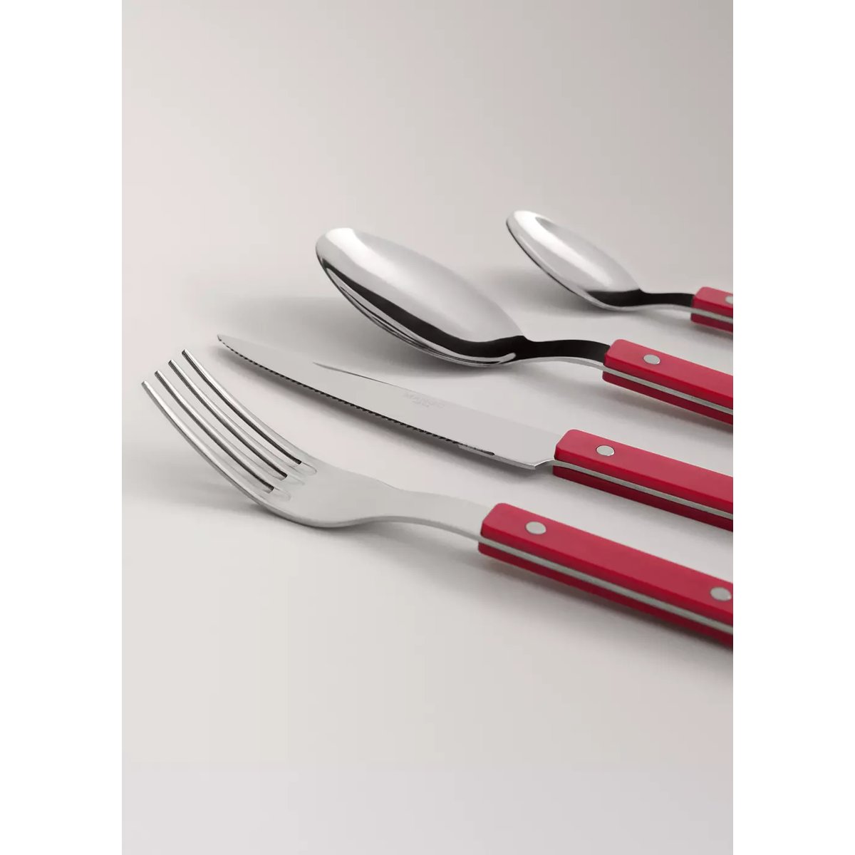 Ensemble de couverts acier inoxydable manche en résine rouge, MANGO HOME