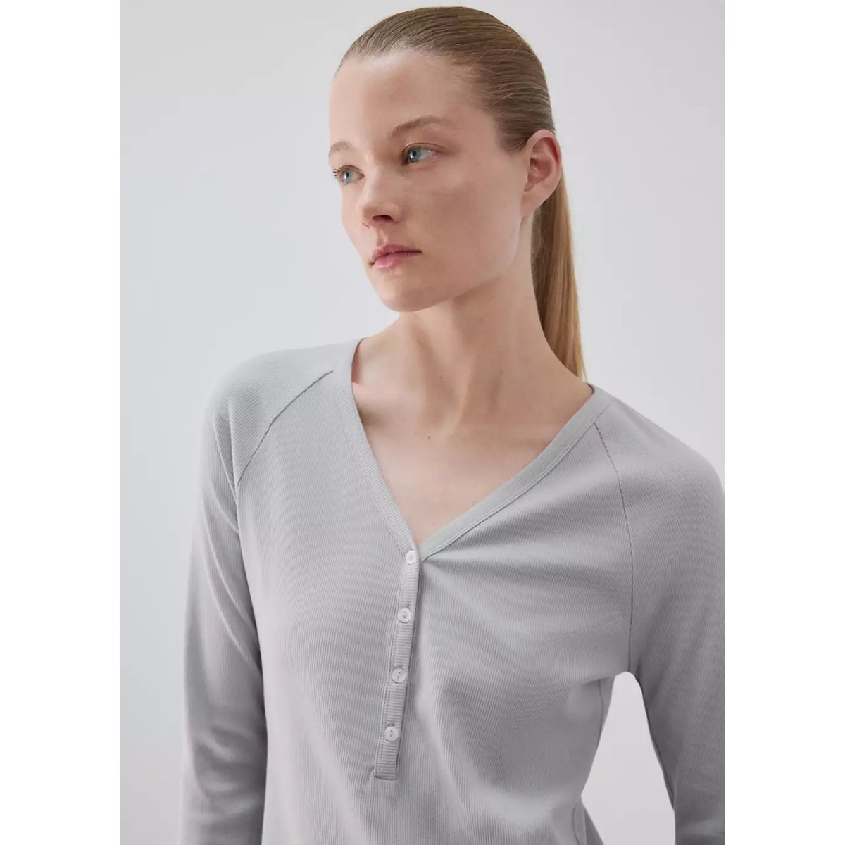 Chemise de nuit en coton et viscose à encolure en V gris, MANGO