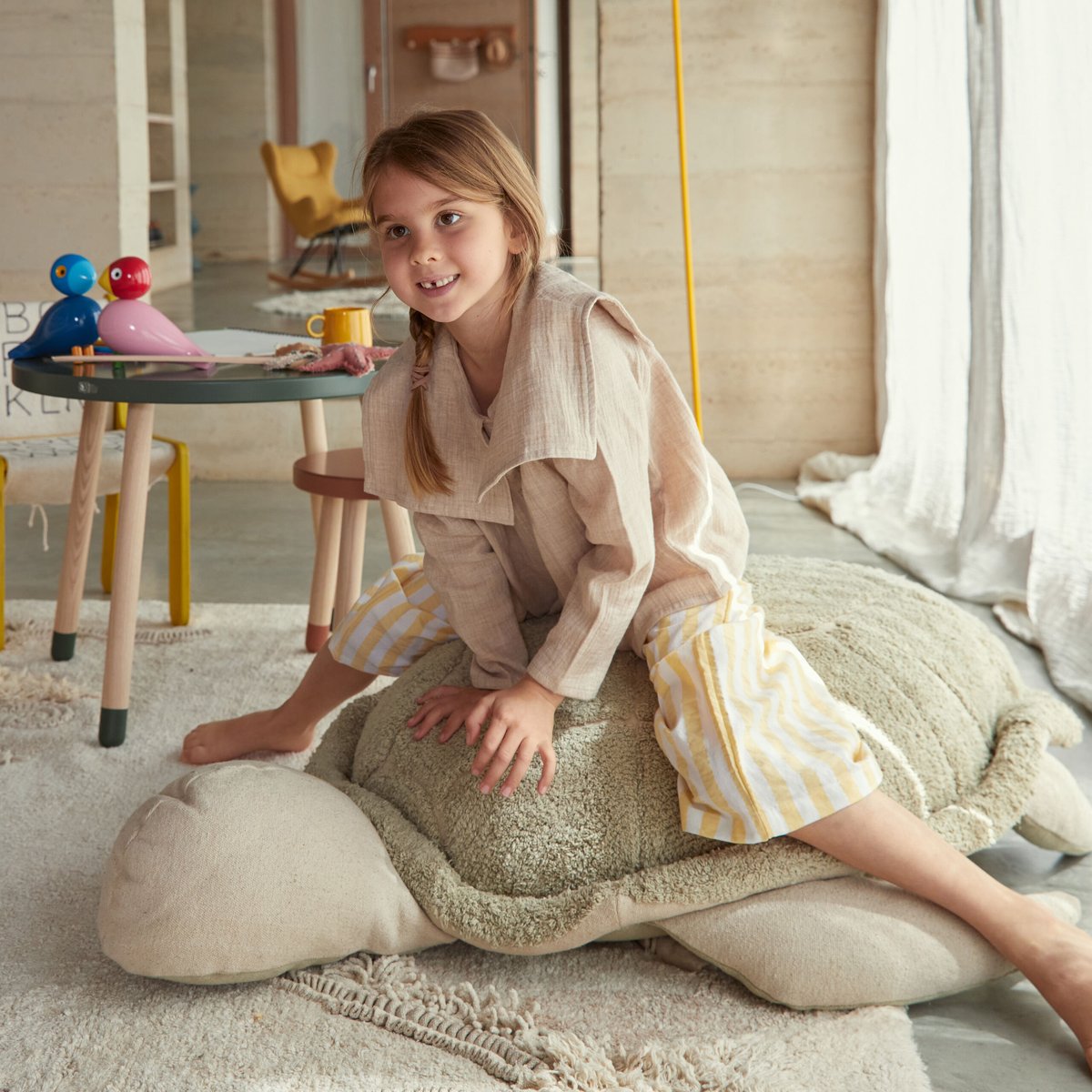 Pouf Madame Tortue vert olive, beige, LORENA CANALS