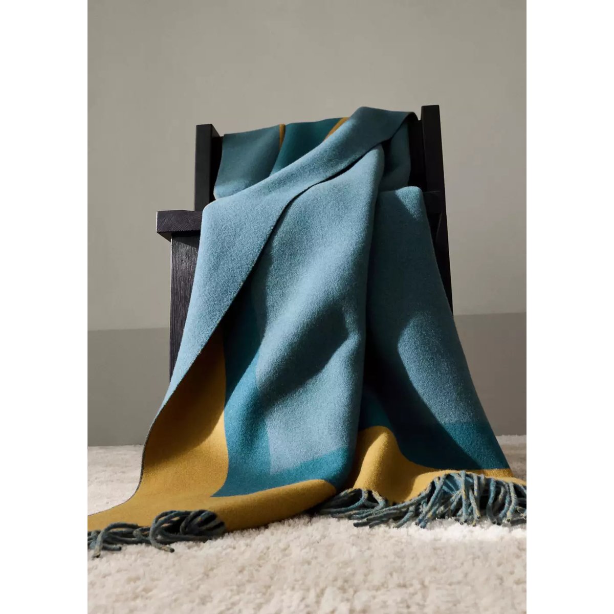 Couverture en laine avec finition à franges bleu pétrole, MANGO HOME